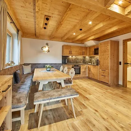 Dirndl Und Buam شاليه سالباخ هينترغليم