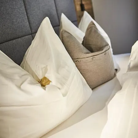 Dirndl Und Buam * سالباخ هينترغليم