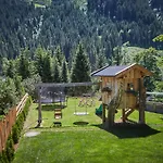 Dirndl Und Buam
