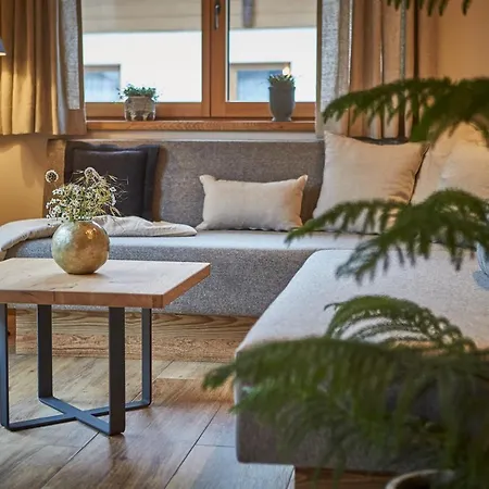 Alpstuga Dirndl Und Buam