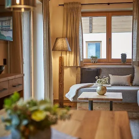 Alpstuga Dirndl Und Buam *