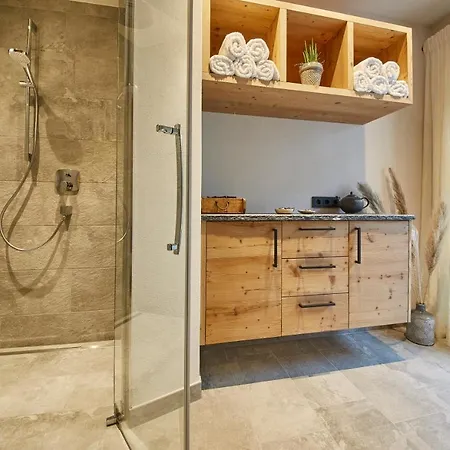 Alpstuga Dirndl Und Buam *