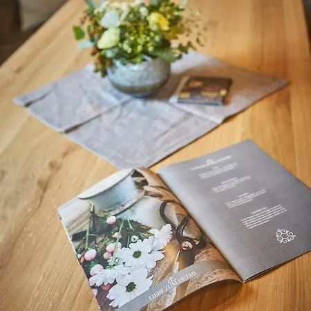 Alpstuga Dirndl Und Buam *