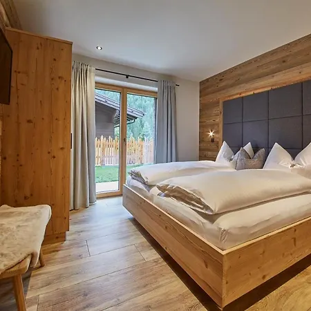 Dirndl Und Buam Alpstuga *