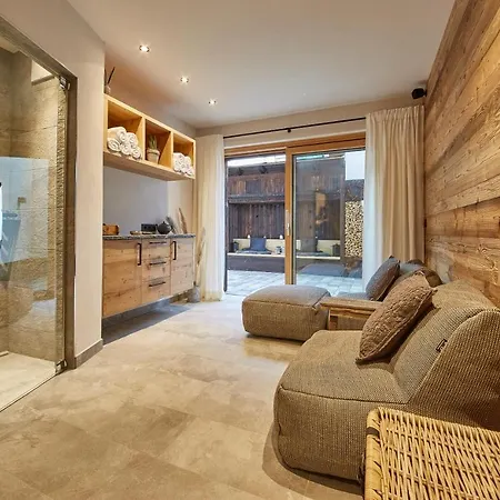 Dirndl Und Buam * Saalbach-Hinterglemm