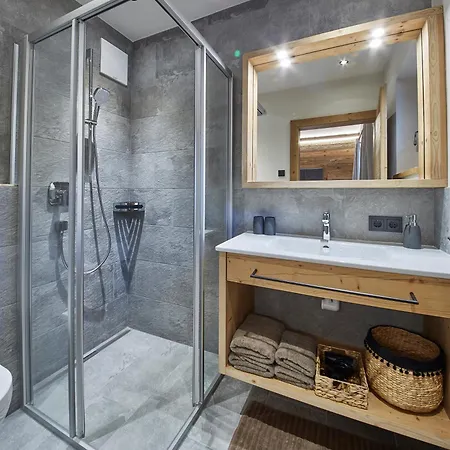 Dirndl Und Buam Alpstuga *