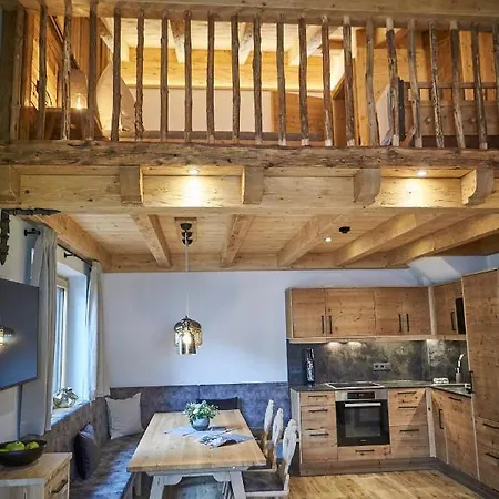 Alpstuga Dirndl Und Buam *