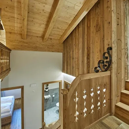 Alpstuga Dirndl Und Buam *